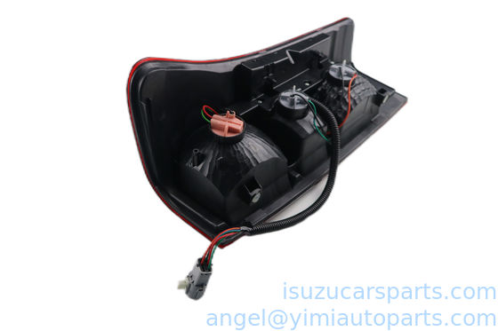 L'éclairage de l'arrière de la ISUZU DMAX 2012