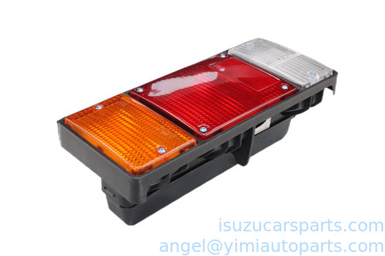 L'éclairage de l'arrière de la ISUZU 700P 4HK1