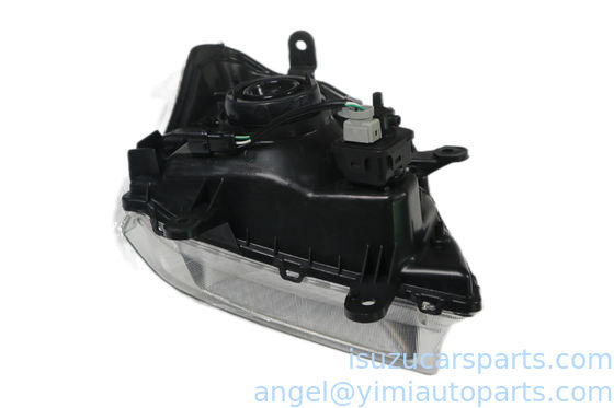 L' ISUZU DMAX 2002 est équipé d' une lampe de tête (deux lampes avec moteur)
