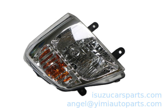 L' ISUZU DMAX 2002 est équipé d' une lampe de tête (deux lampes avec moteur)
