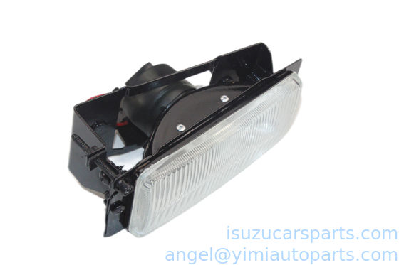 Les éclairages sont effectués par la lampe ISUZU NKR55