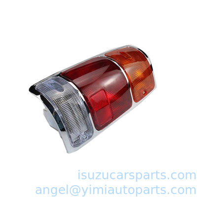 L'éclairage de l'arrière de l'ISUZU UCR TFR2000